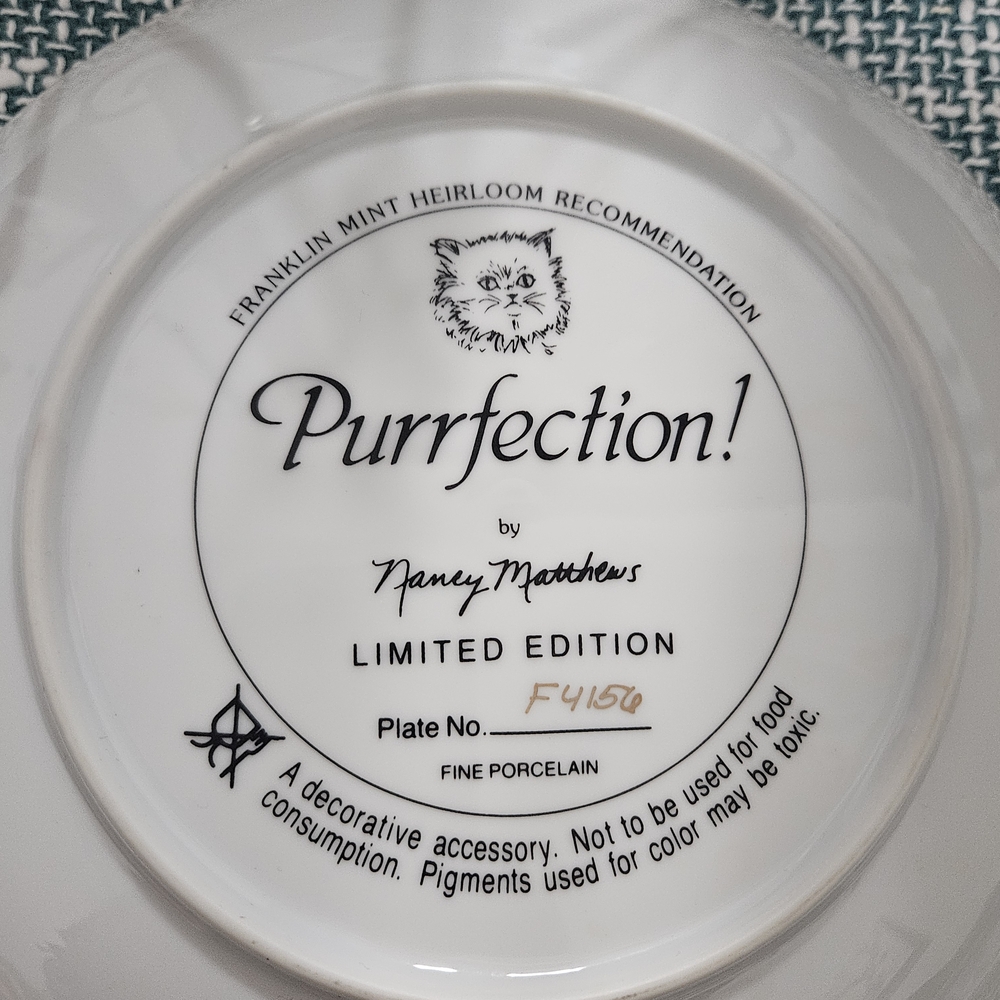 Franklin Mint Gray and Purple Kitten Plate - Picture 2 of 2